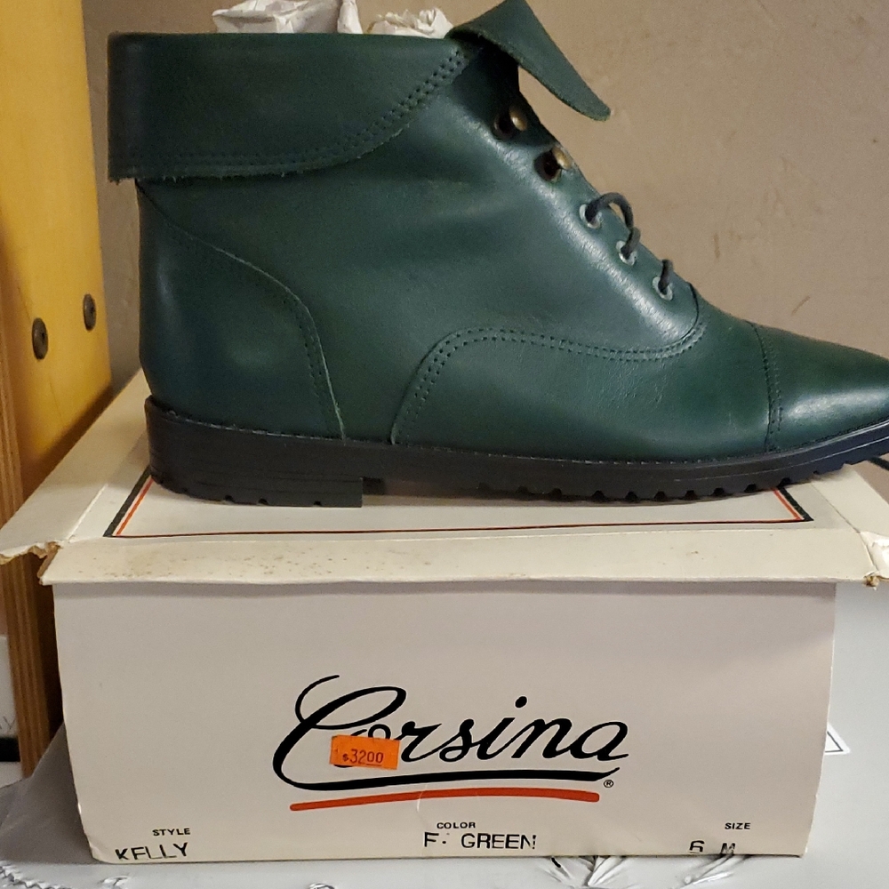Carsina Green Leather Ankle Boots